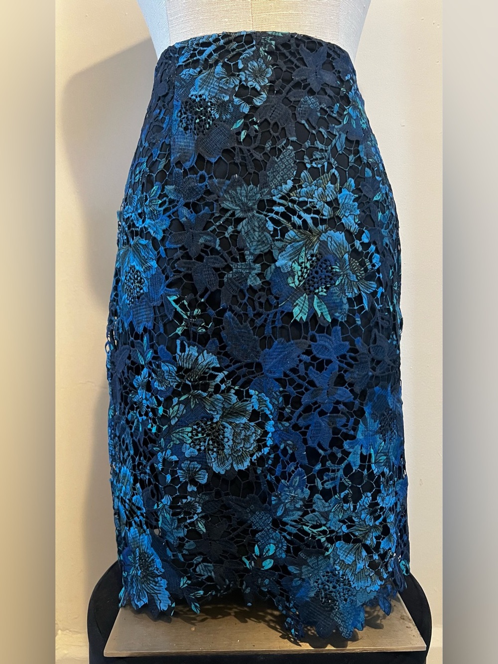 TAHARI Floral Lace Pencil Skirt in Teal, Blue and Black